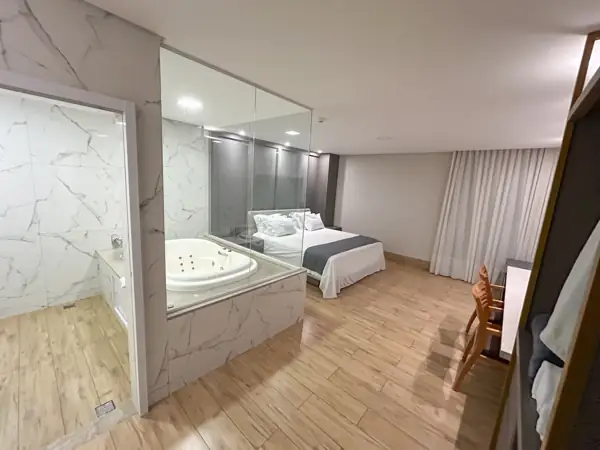 Quarto 211 — Premium