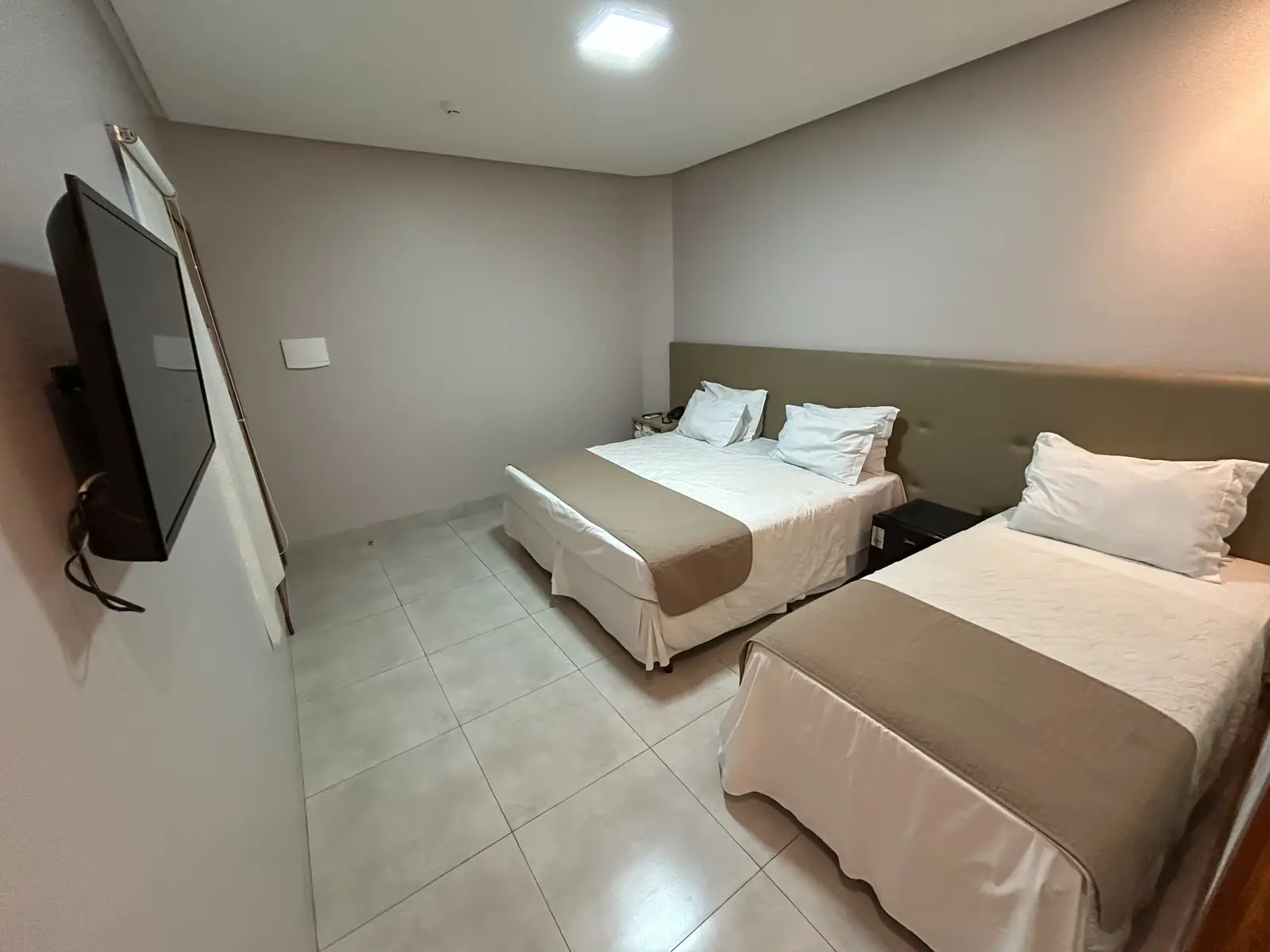 Quarto 01 — Standard