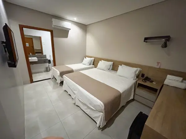Quarto 02 — Standard