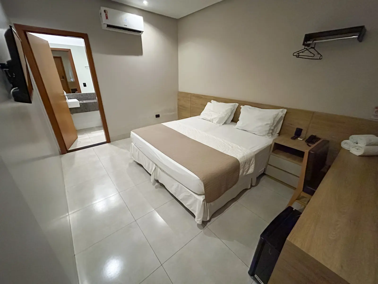 Quarto 06 — Standard