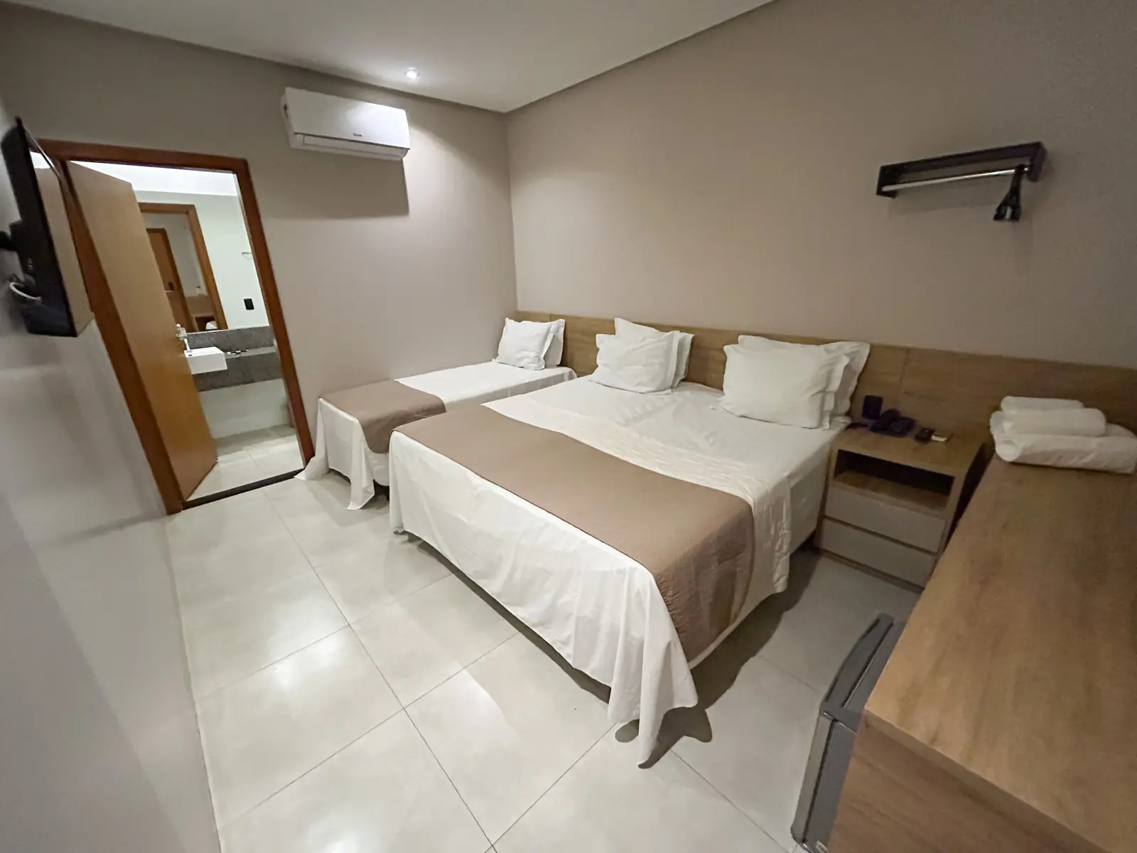 Quarto 07 — Standard