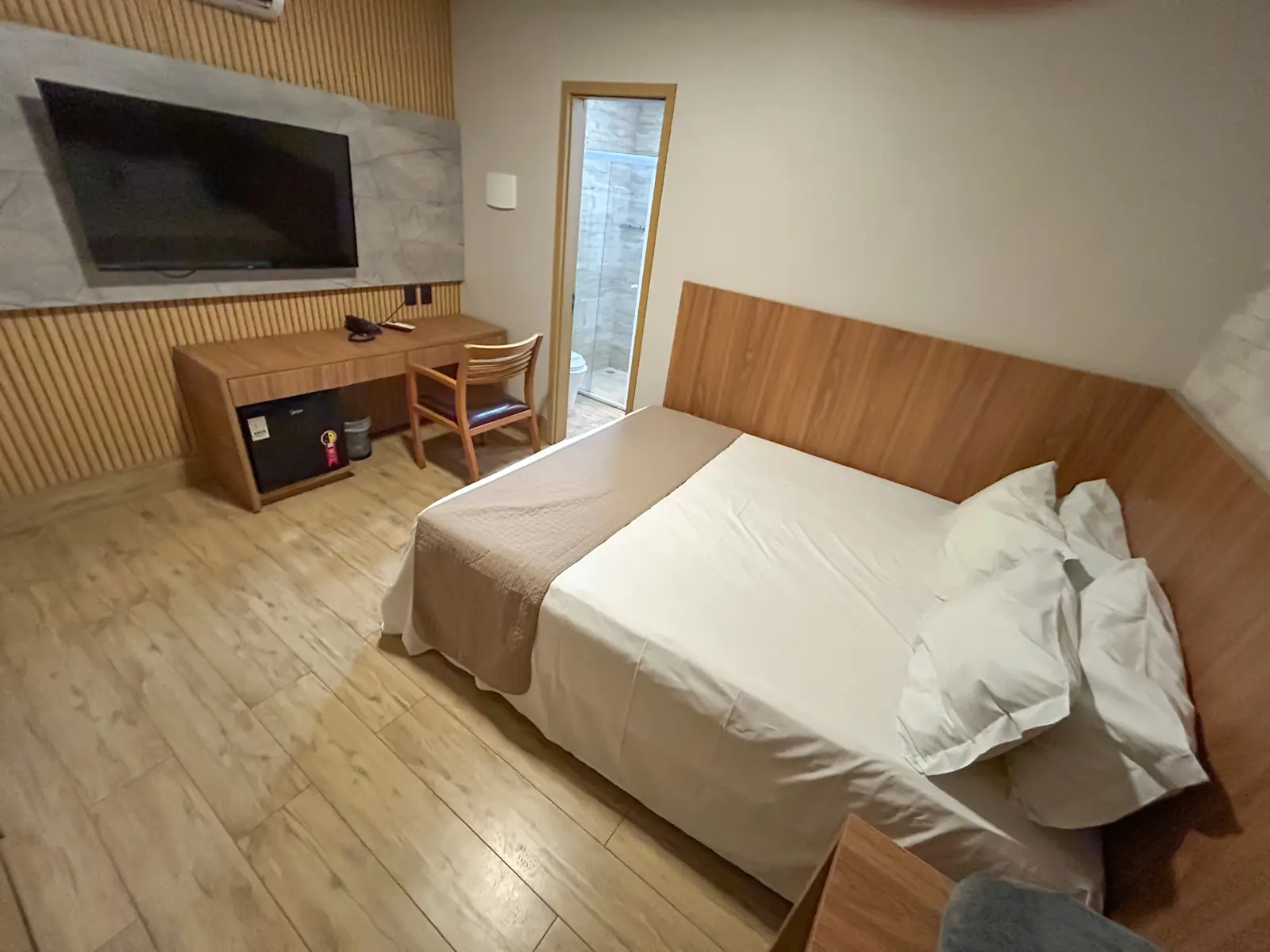 Quarto 202 — Standard